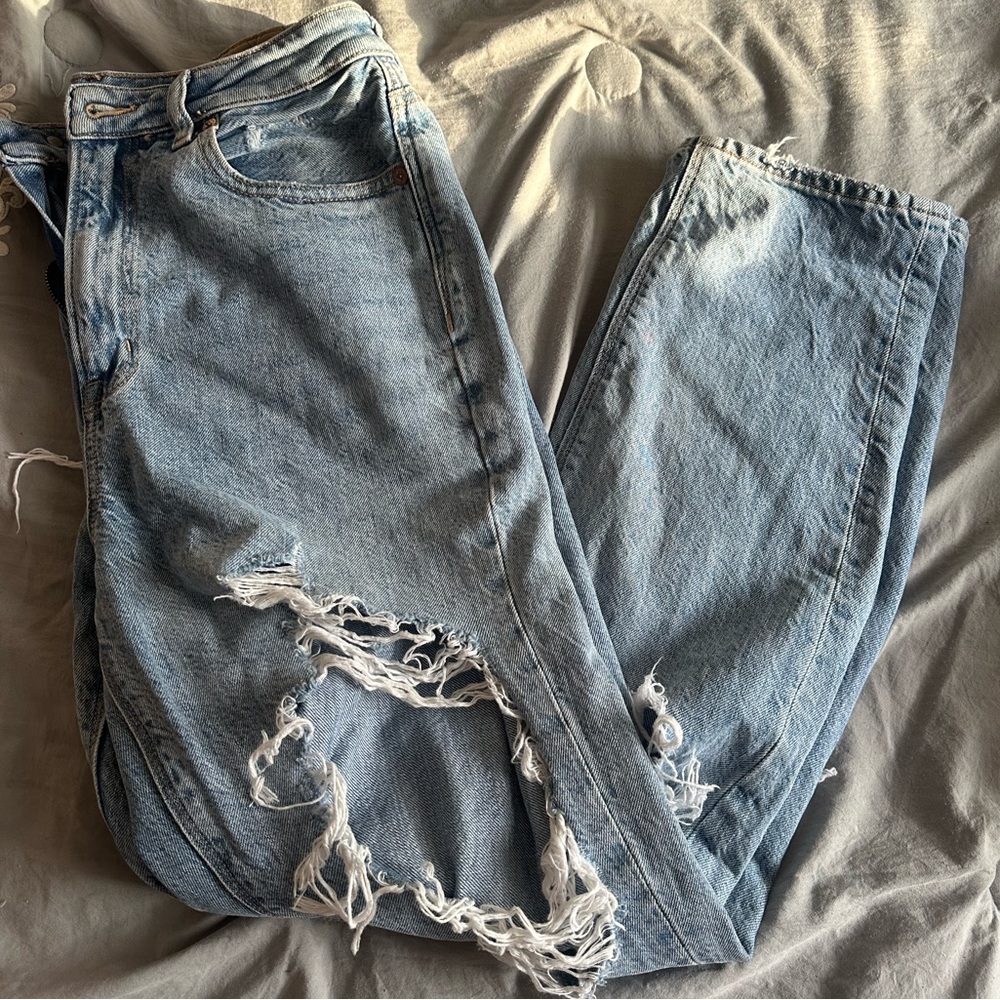 American Eagle High Rise Mom Jeans Size: 6